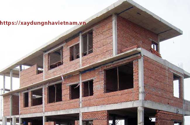 Xây nhà phần thô: Quy trình và báo giá xây thô chi tiết 2026 3 Giá xây nhà phần thô phụ thuộc vào giá vật liệu xây dựng và nhân công