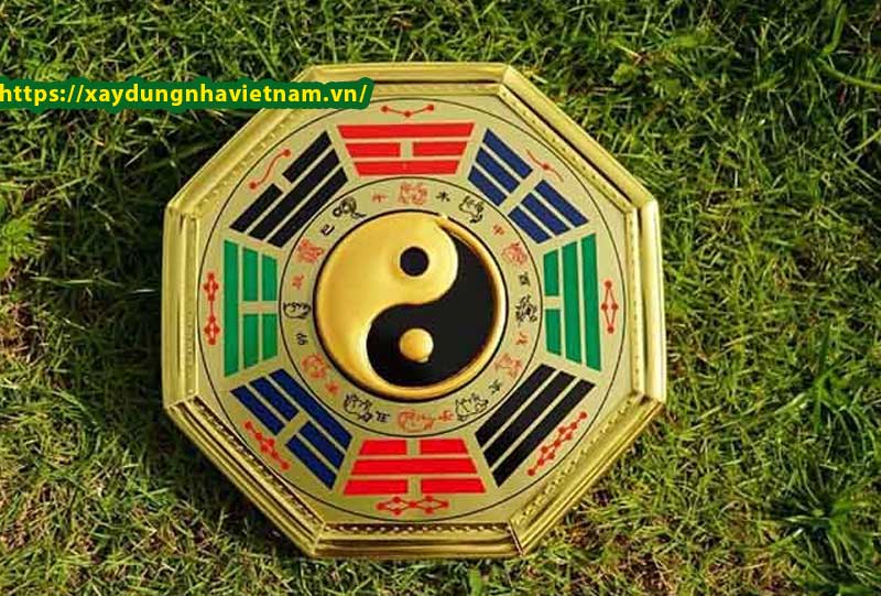 Dùng gương bát quái để trấn trạch