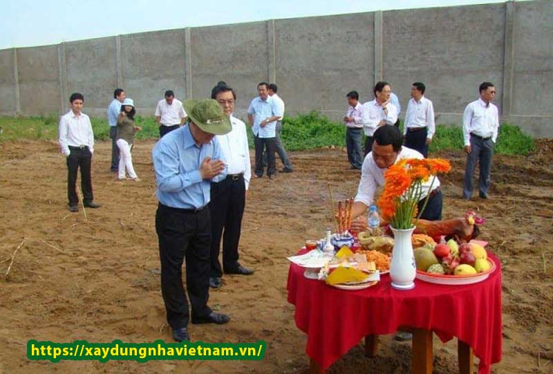 Có nên mượn tuổi xây nhà và các giải pháp hoá giải 2 Khi mượn tuổi xây nhà, gia chủ không được tham gia các nghi thức