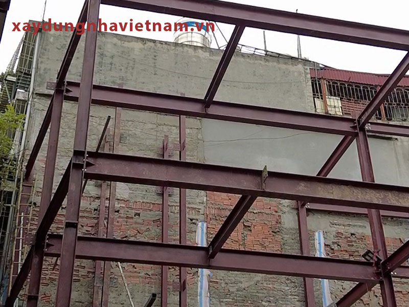 Nhà khung thép tiền chế có ưu điểm thi công nhanh chóng