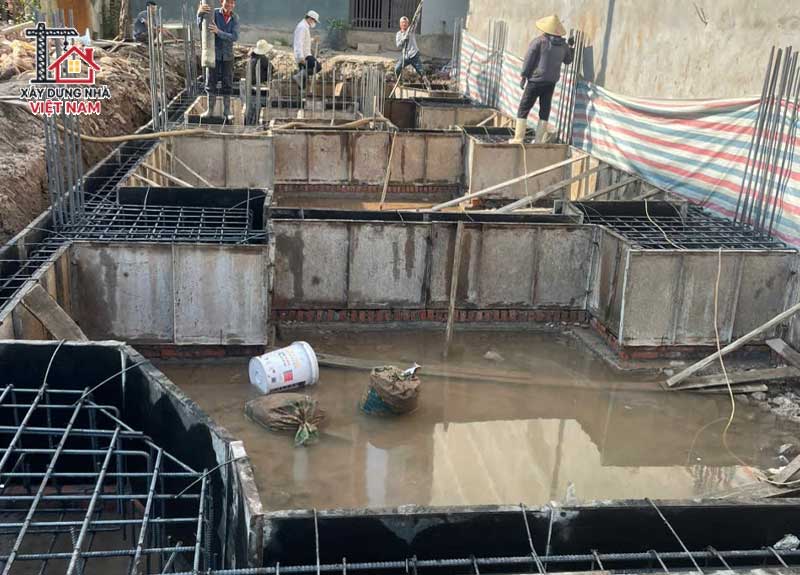 Móng băng kết hợp móng cốc